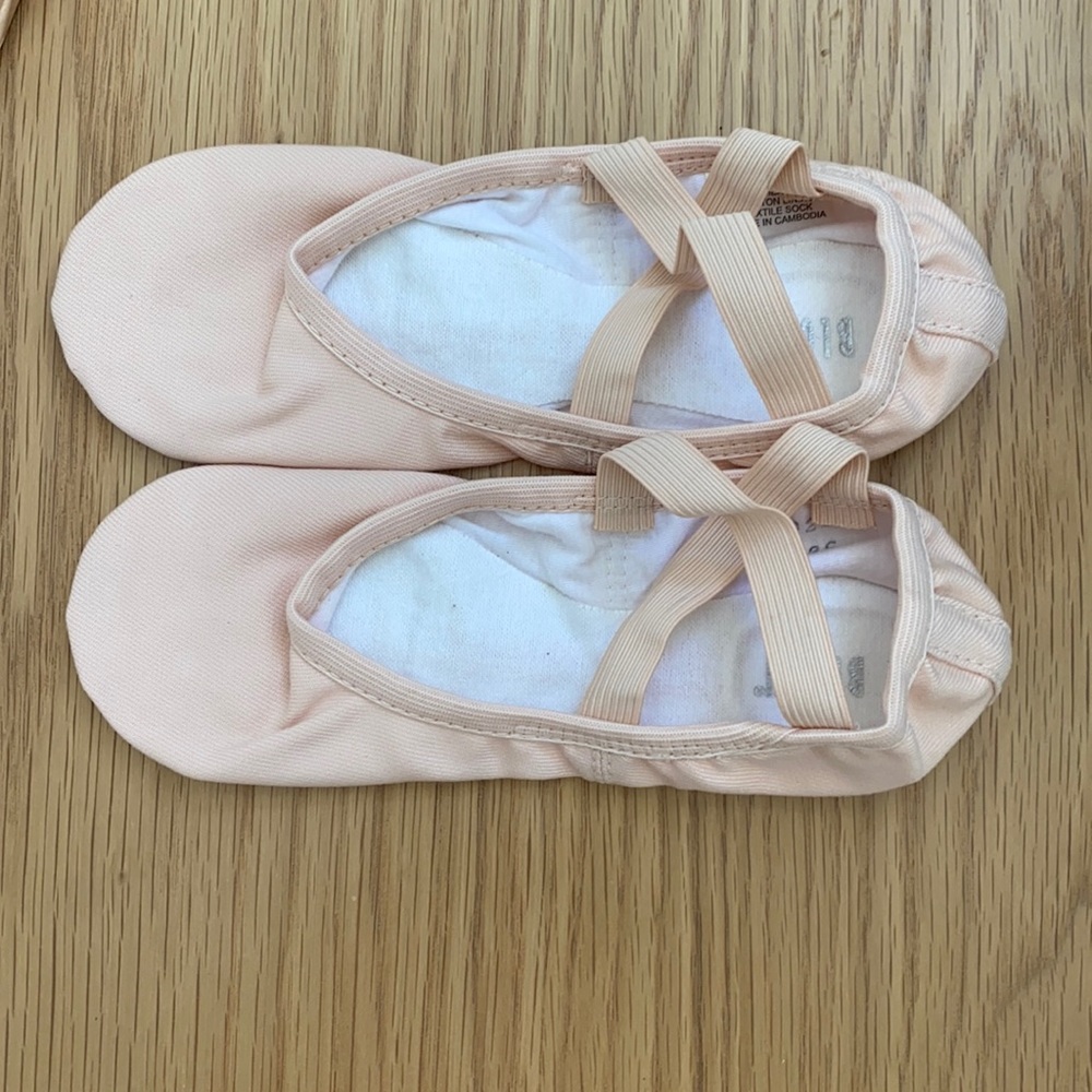 Brand new Bloch performs ballet shoe
